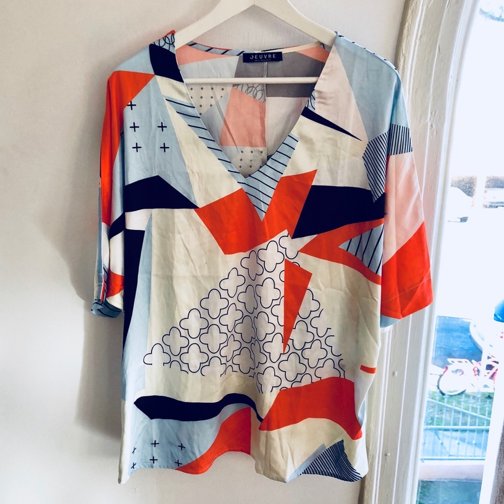 Silky abstract art v-neck tee